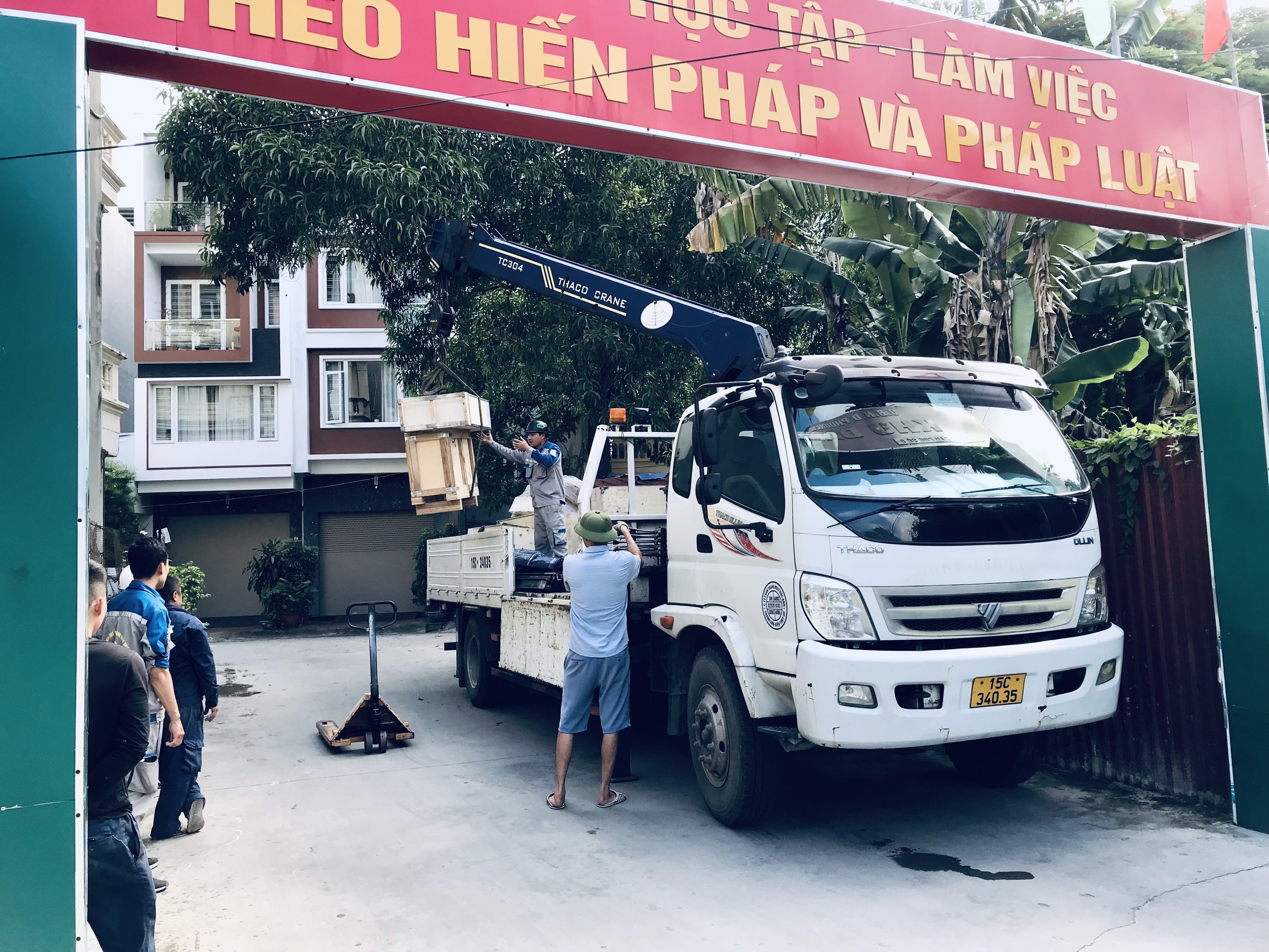 Vận chuyển linh kiện thang máy về công trình tại Đông Khê, Ngô Quyền, HP.